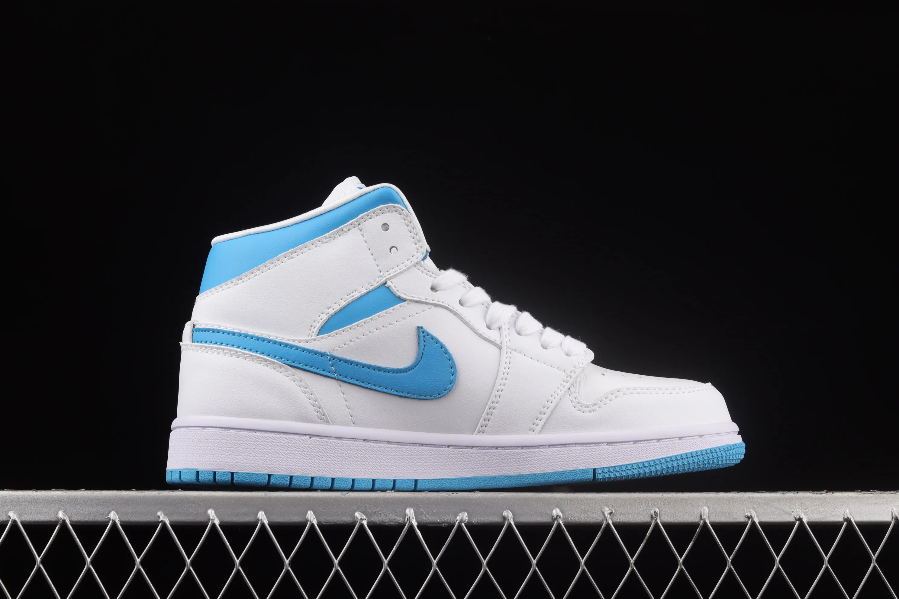 All Categories Air Jordan Jordan Series Basketball Shoes Air Jordan 1 Mid Different Versions Air Jordan 1 Mid AJ1 Joe 1 Lake Blue Zhongbang Basketball Shoes BQ6472-114